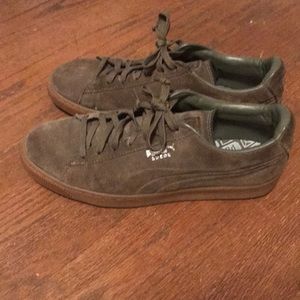 Green and brown suede puma classics
